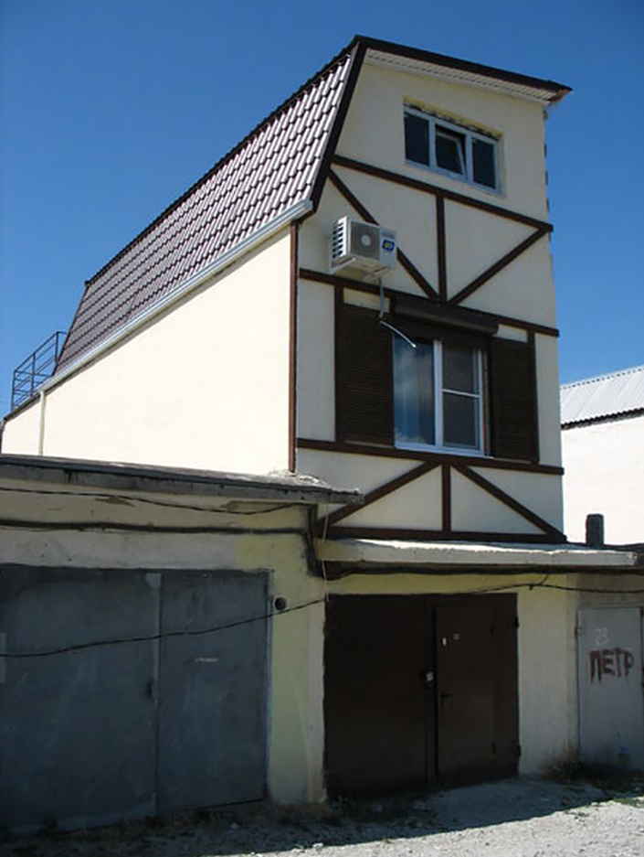 Если есть такой гараж — квартира не нужна. Но по документам это все равно гараж, а не жилое помещение