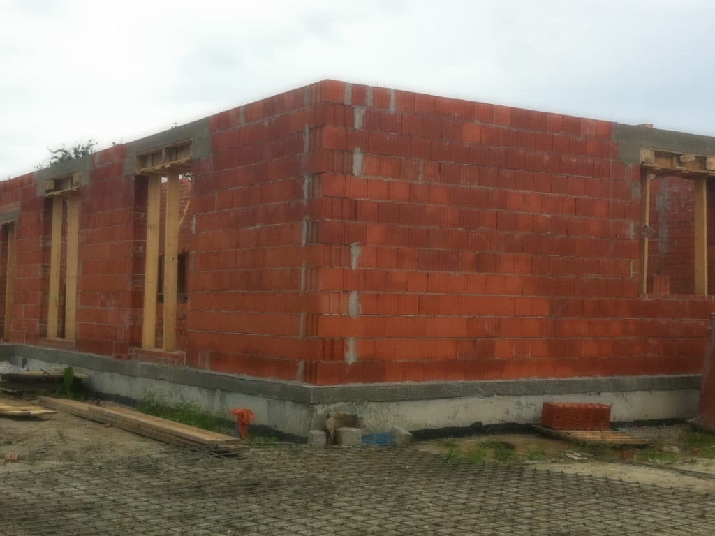 Кто сносит незаконные постройки