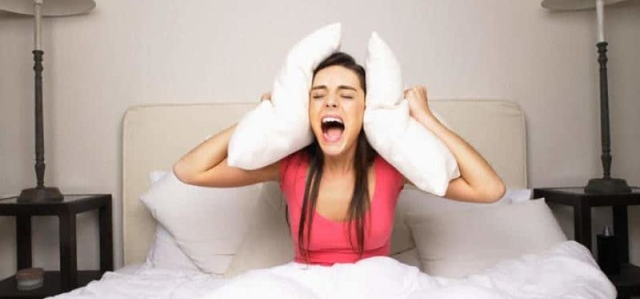 Соседи сверху сильно топают и роняют вещи